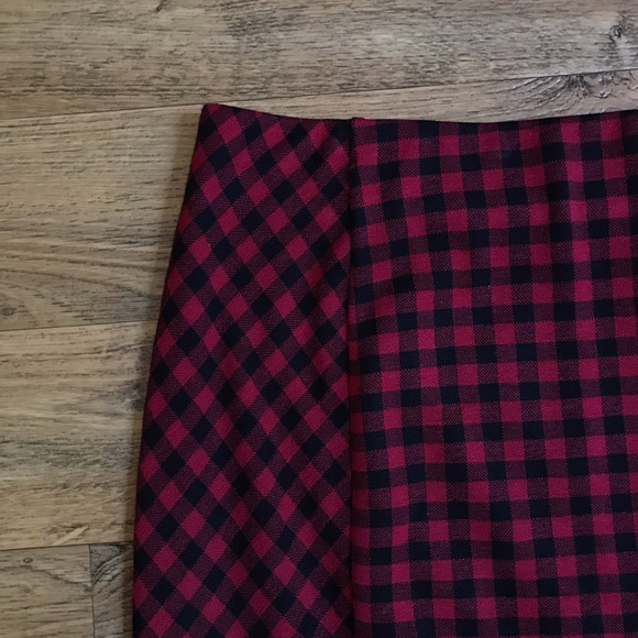 SOLD! ⚡️J. Jill Red Plaid Skirt Knee Ponte Skirt - Picture 6 of 8